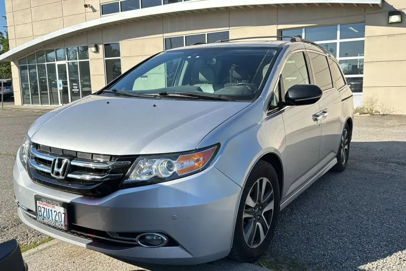 2015 Honda Odyssey Touring Elite photo 1