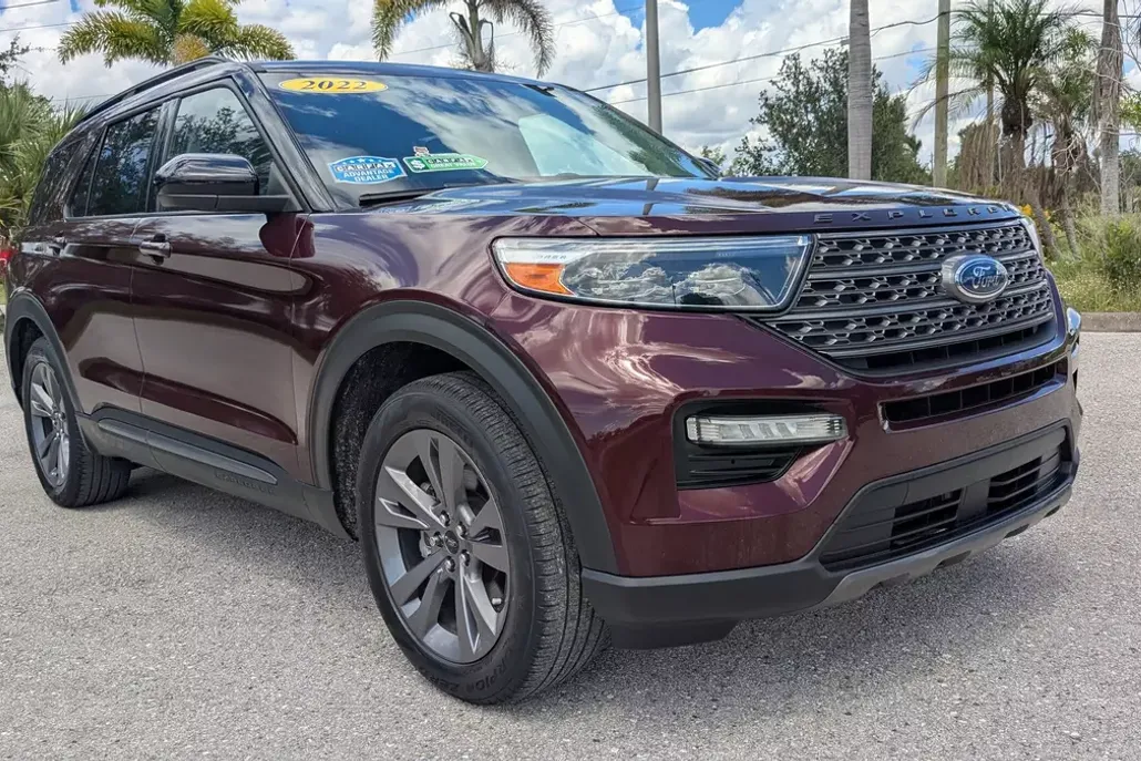 2022 Ford Explorer XLT photo 1