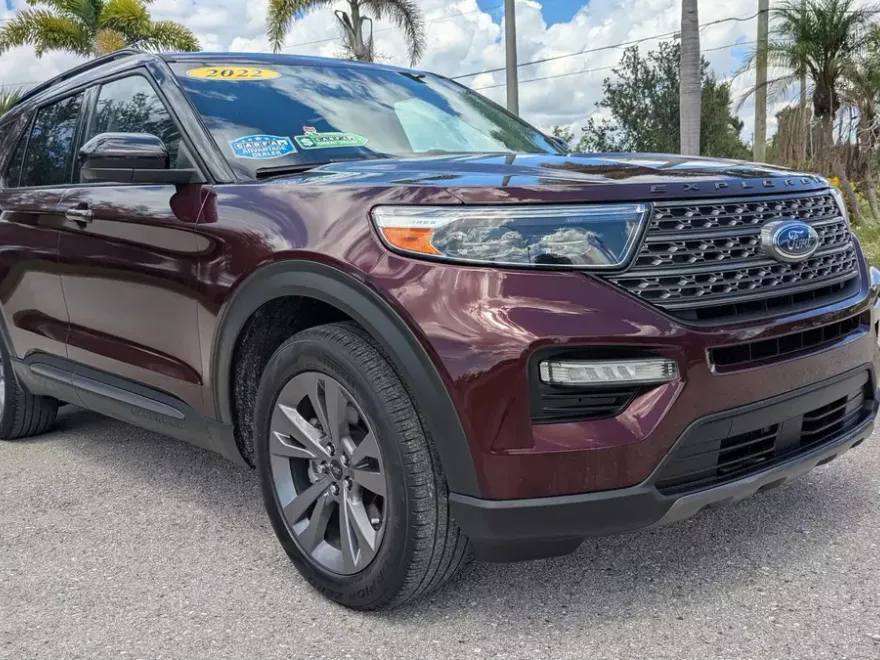 2022 Ford Explorer XLT photo 1