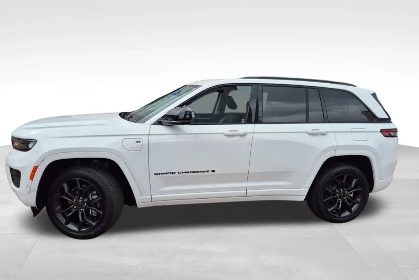 2023 Jeep Cherokee 4xe photo 1