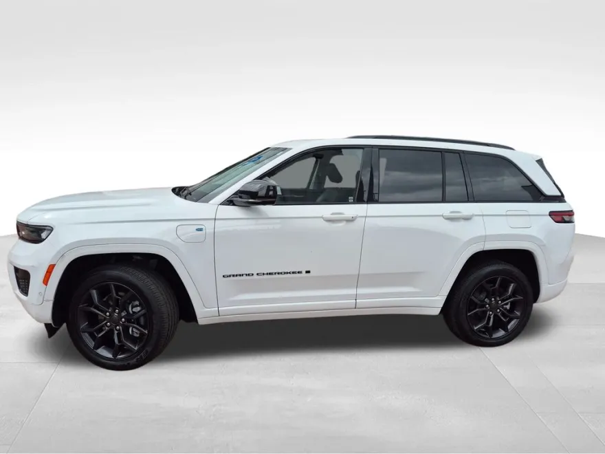 2023 Jeep Cherokee 4xe photo 1