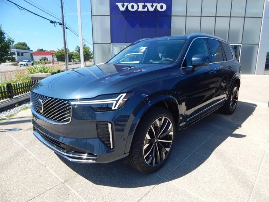 2026 Volvo XC90 B5 photo 1