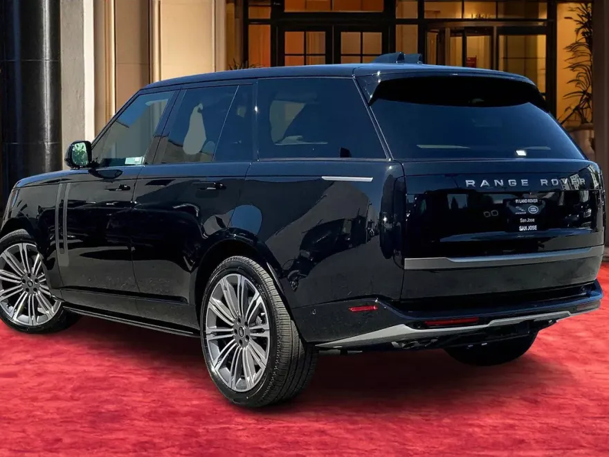 2025 Land Rover Range Rover SE photo 1