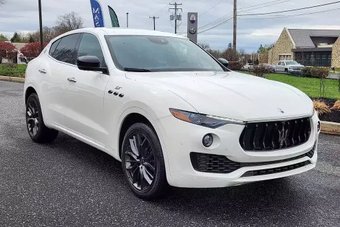 2024 Maserati Levante GT photo 2