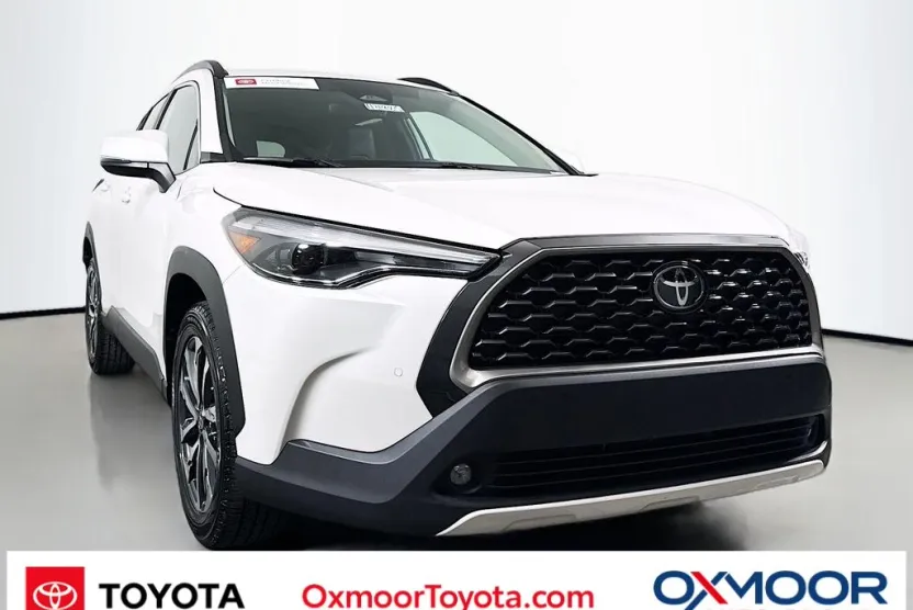 2023 Toyota Corolla Cross XLE photo 1