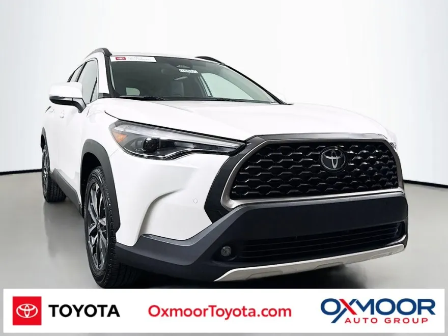 2023 Toyota Corolla Cross XLE photo 1
