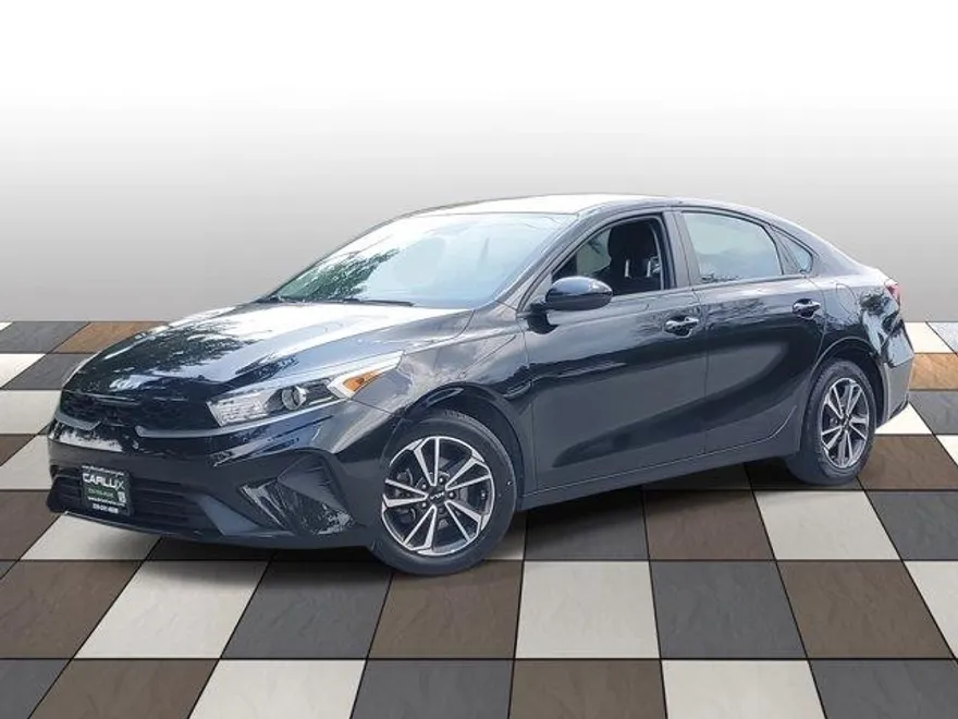 2023 Kia Forte LXS photo 1