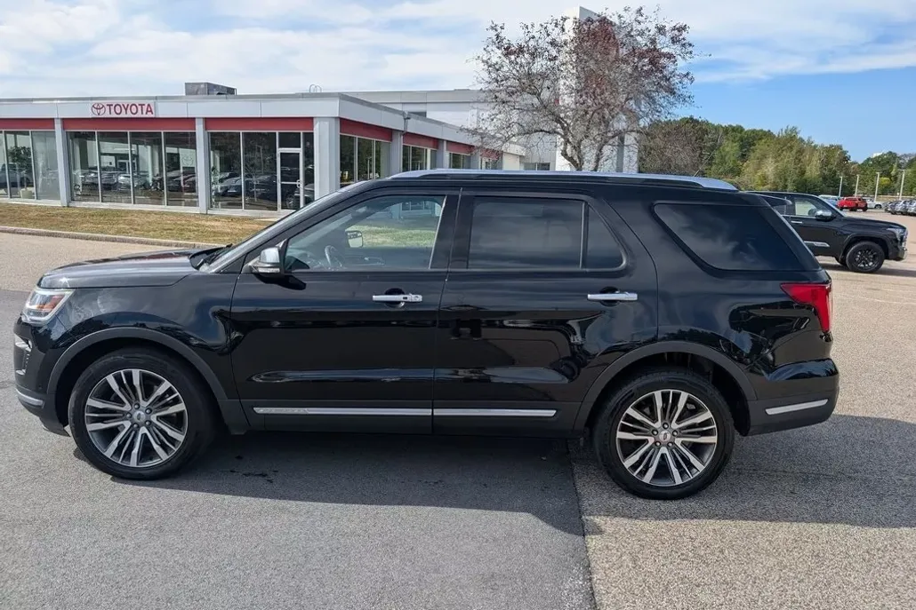 2018 Ford Explorer Platinum photo 1