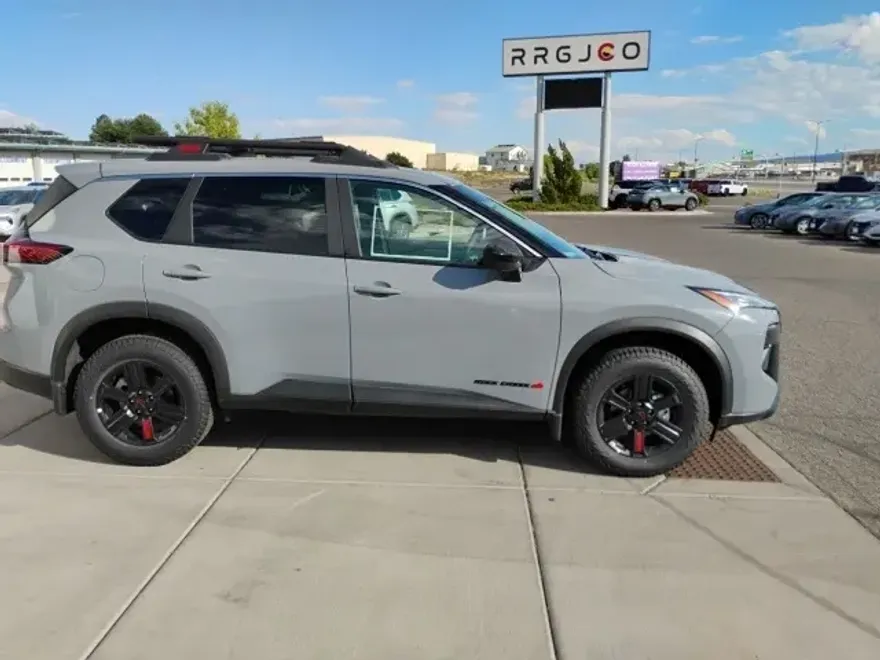 2025 Nissan Rogue SV photo 1