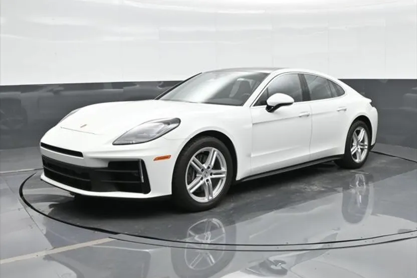2024 Porsche Panamera photo 1