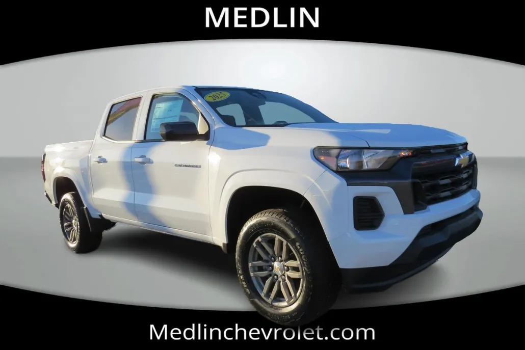 2025 Chevrolet Colorado Work Truck LT photo 1