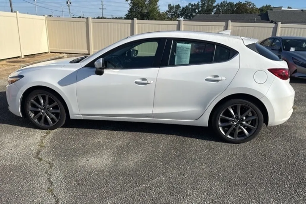 2018 Mazda Mazda3 Grand Touring photo 1