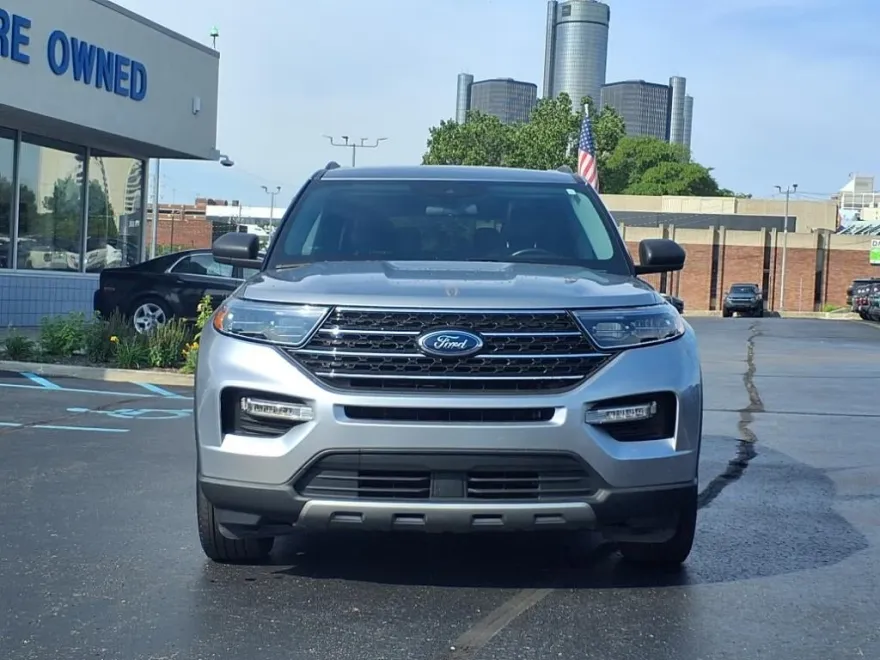 2022 Ford Explorer XLT photo 1
