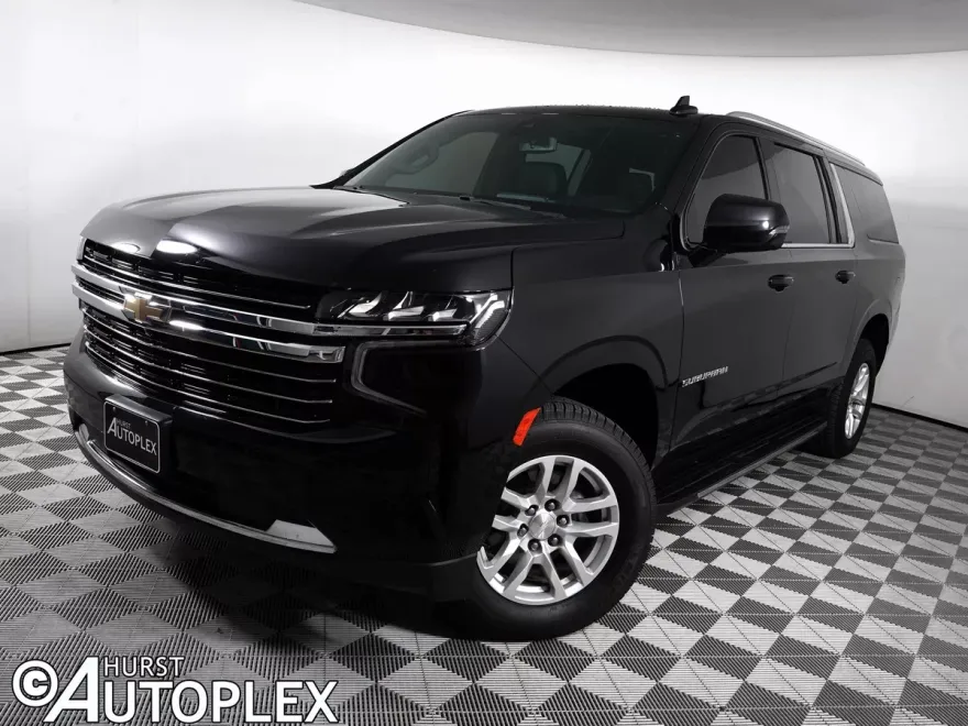 2022 Chevrolet Suburban LT photo 1