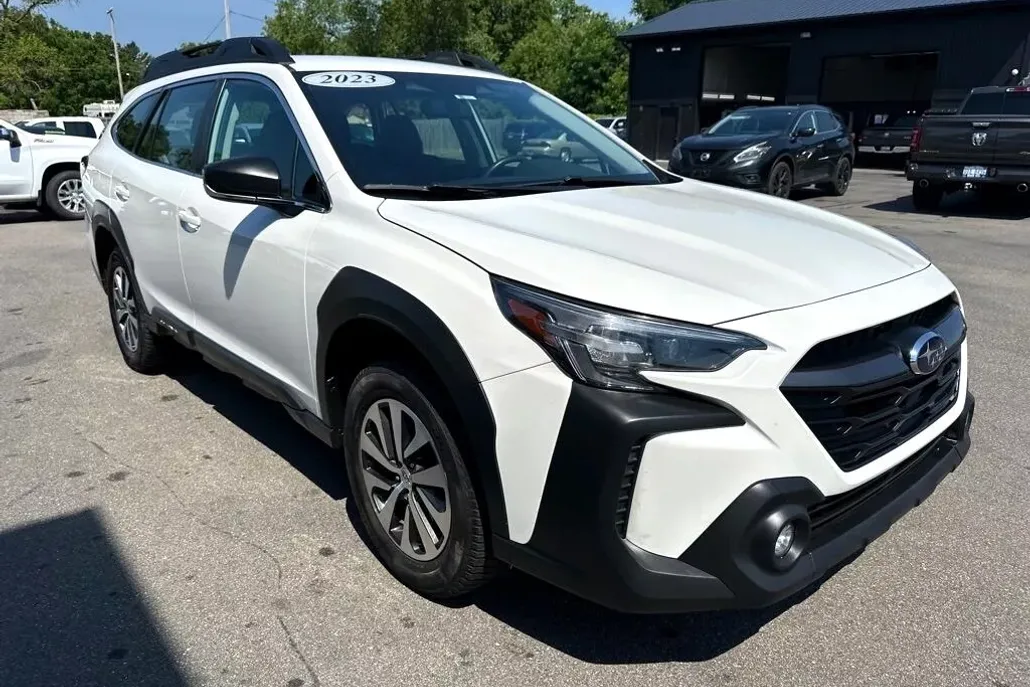 2023 Subaru Outback Base photo 1