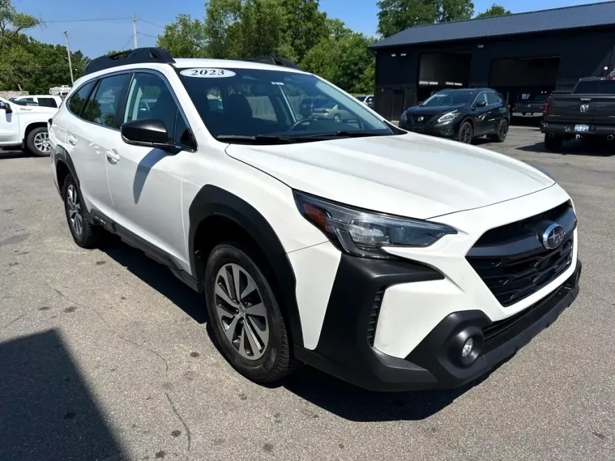 2023 Subaru Outback Base photo 1