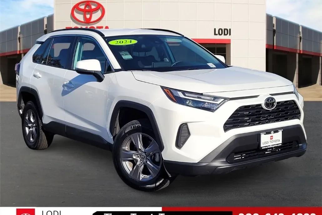 2024 Toyota RAV4 XLE photo 1