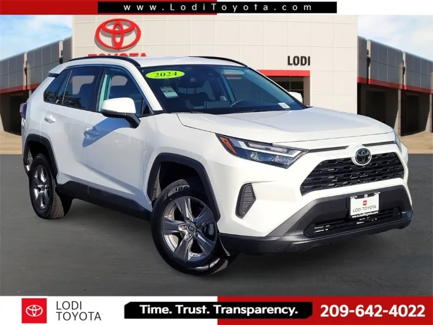 2024 Toyota RAV4 XLE photo 1
