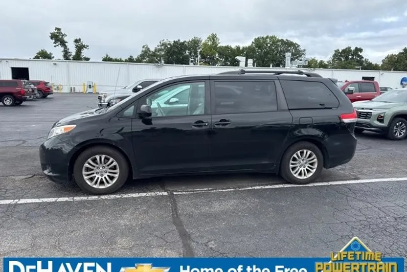 2012 Toyota Sienna Limited photo 1