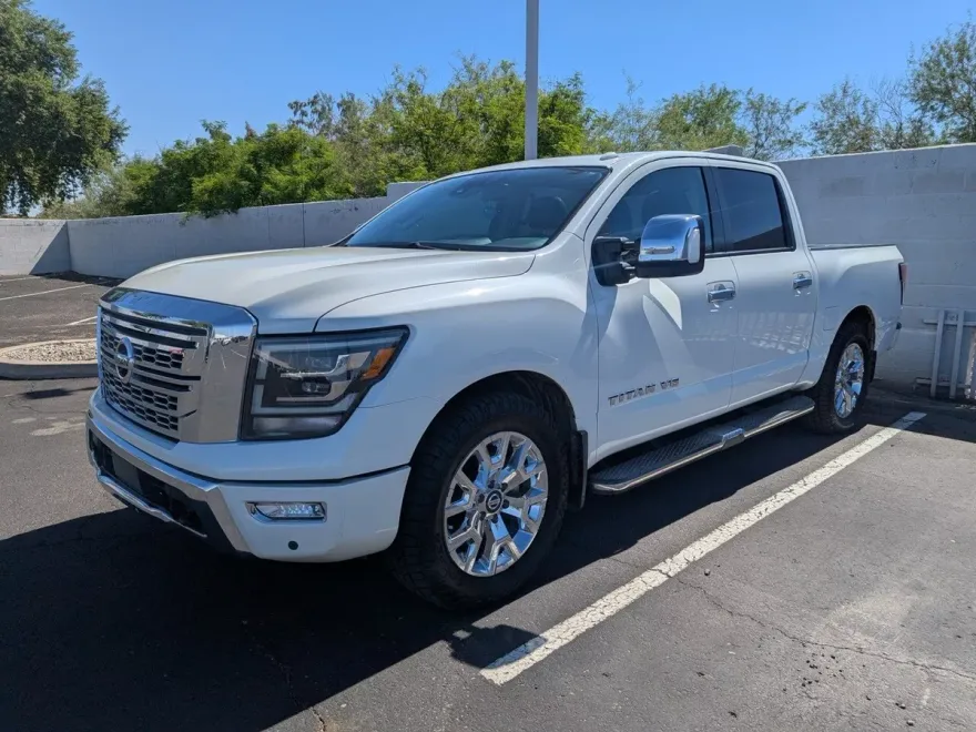 2020 Nissan Titan SL photo 1