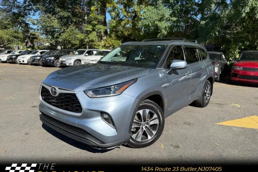 2021 Toyota Highlander XLE photo 1