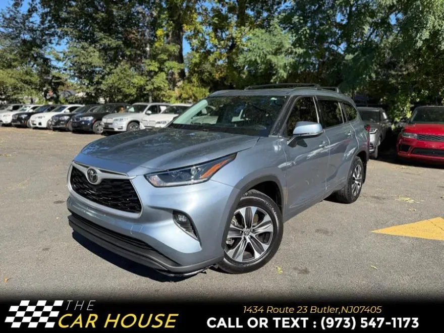 2021 Toyota Highlander XLE photo 1