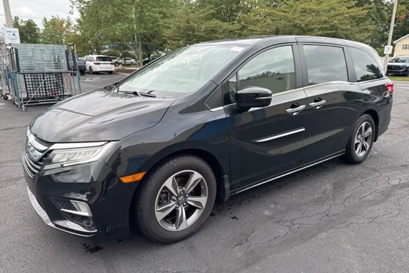 2019 Honda Odyssey Touring photo 1