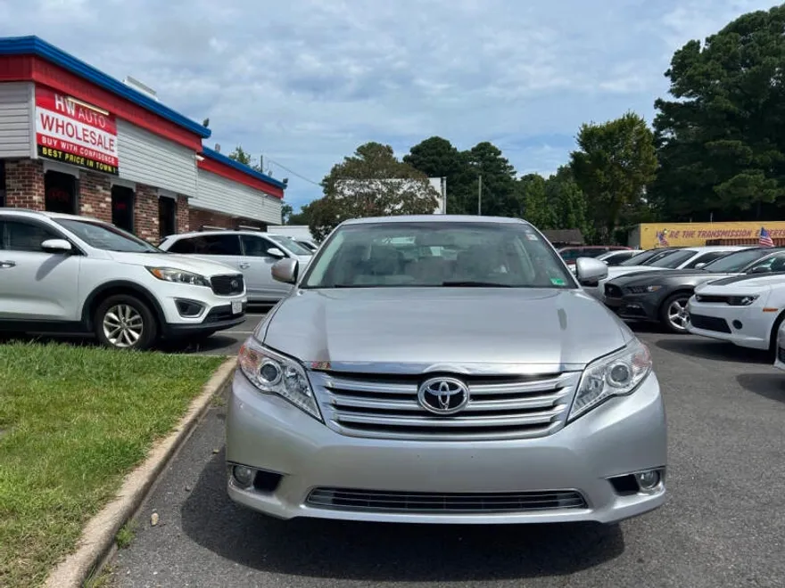 2011 Toyota Avalon Limited photo 1