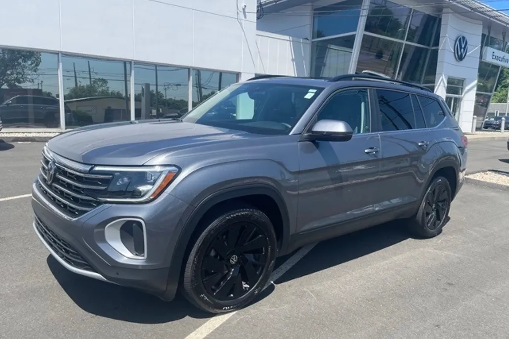 2024 Volkswagen Atlas SE Technology photo 1