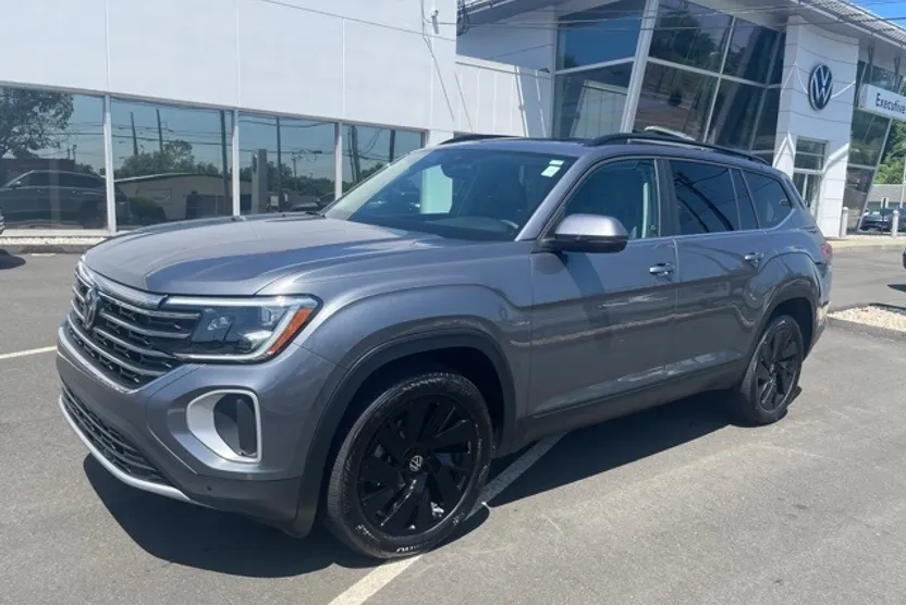 2024 Volkswagen Atlas SE Technology photo 1