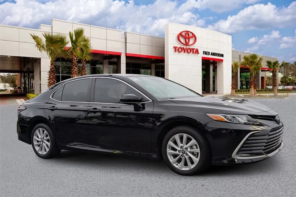2024 Toyota Camry LE photo 1