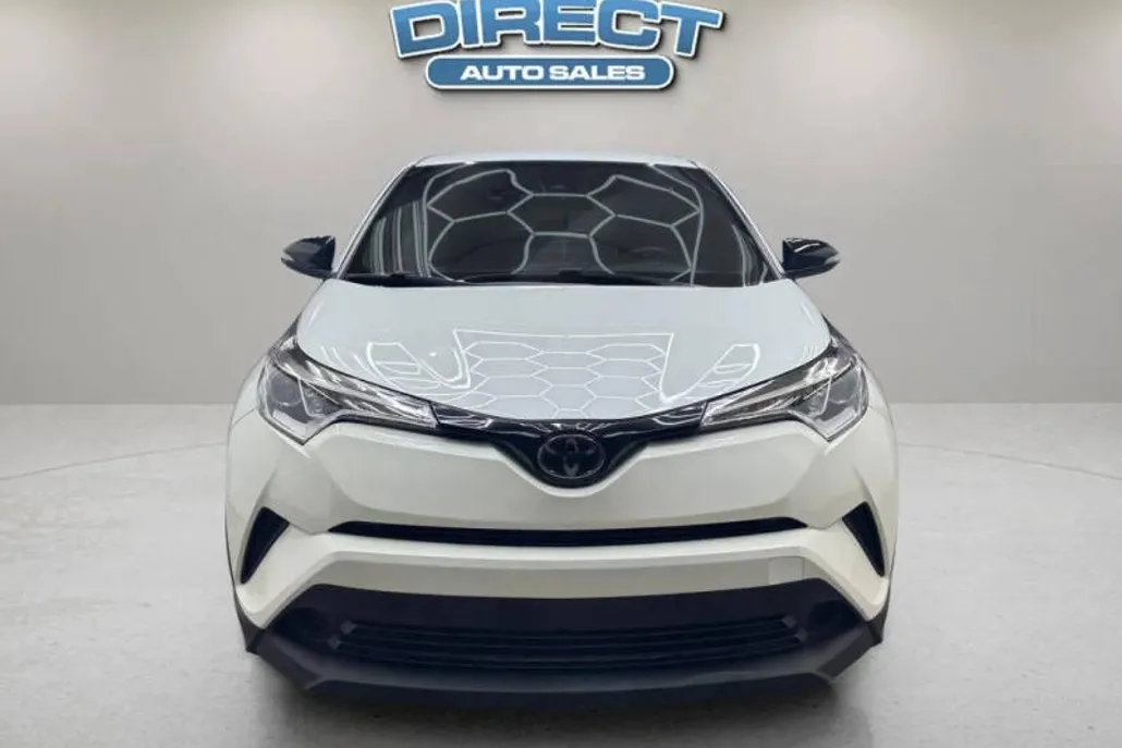 2021 Toyota C-HR XLE photo 1