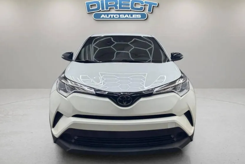 2021 Toyota C-HR XLE photo 1