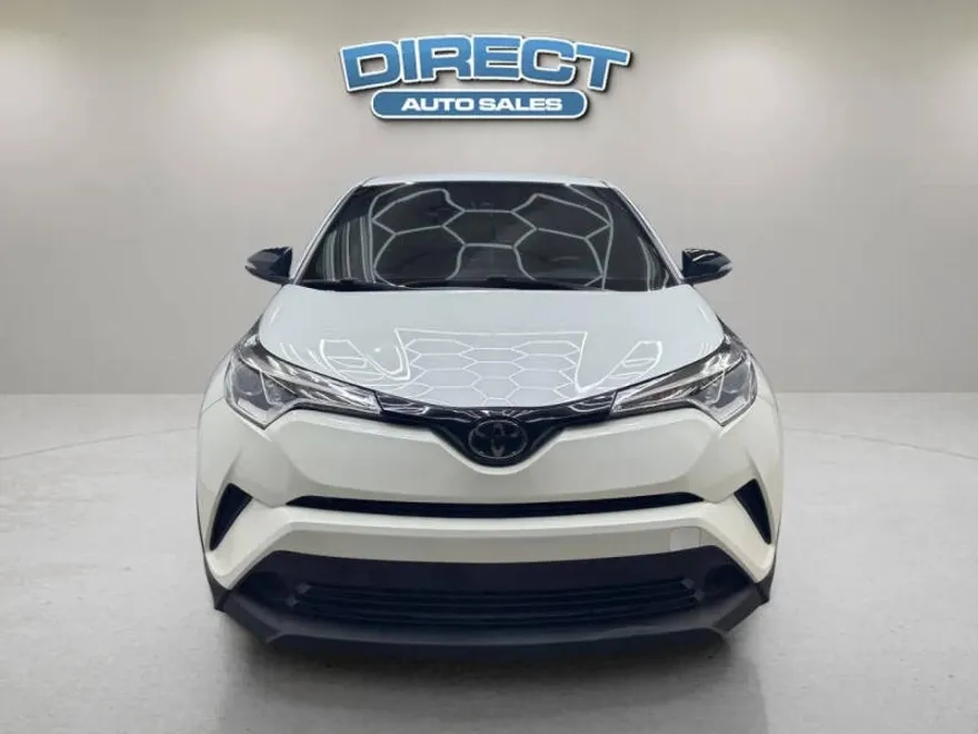 2021 Toyota C-HR XLE photo 1