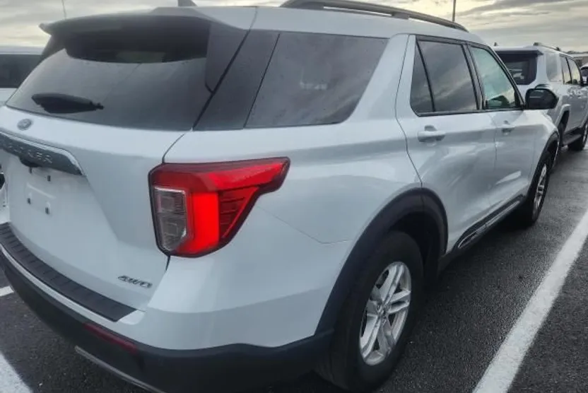 2024 Ford Explorer XLT photo 1
