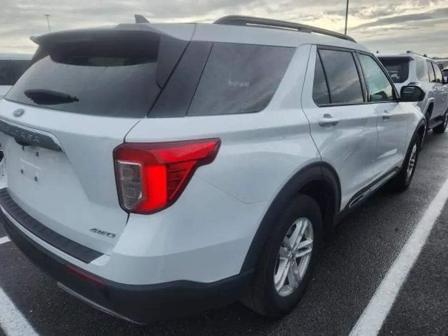 2024 Ford Explorer XLT photo 1