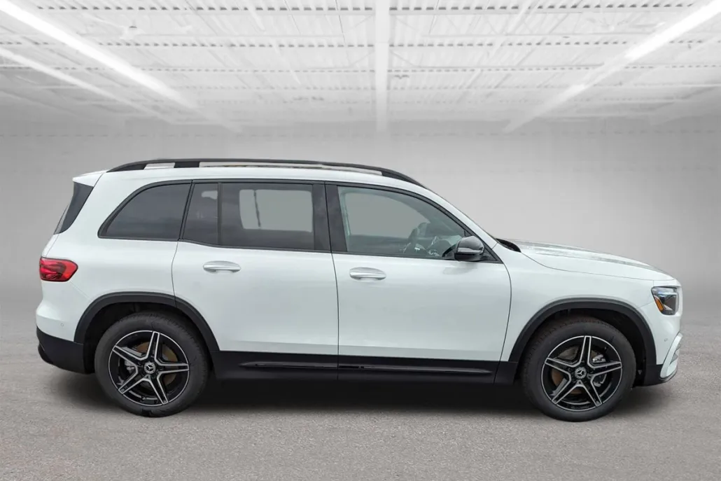 2024 Mercedes Benz GLB 250 4MATIC photo 1