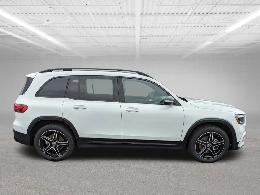 2024 Mercedes Benz GLB 250 4MATIC photo 1