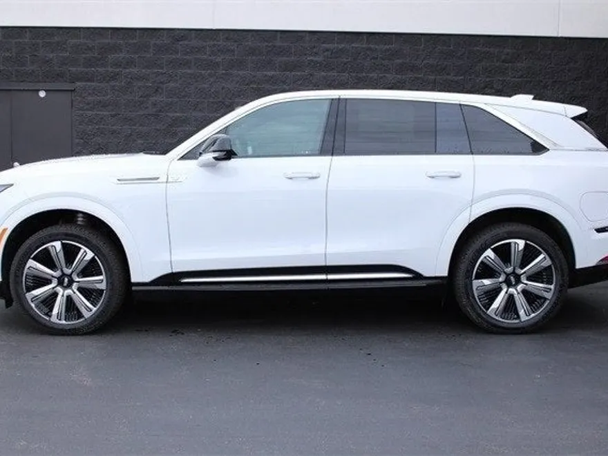 2025 Cadillac Escalade IQ Luxury photo 1