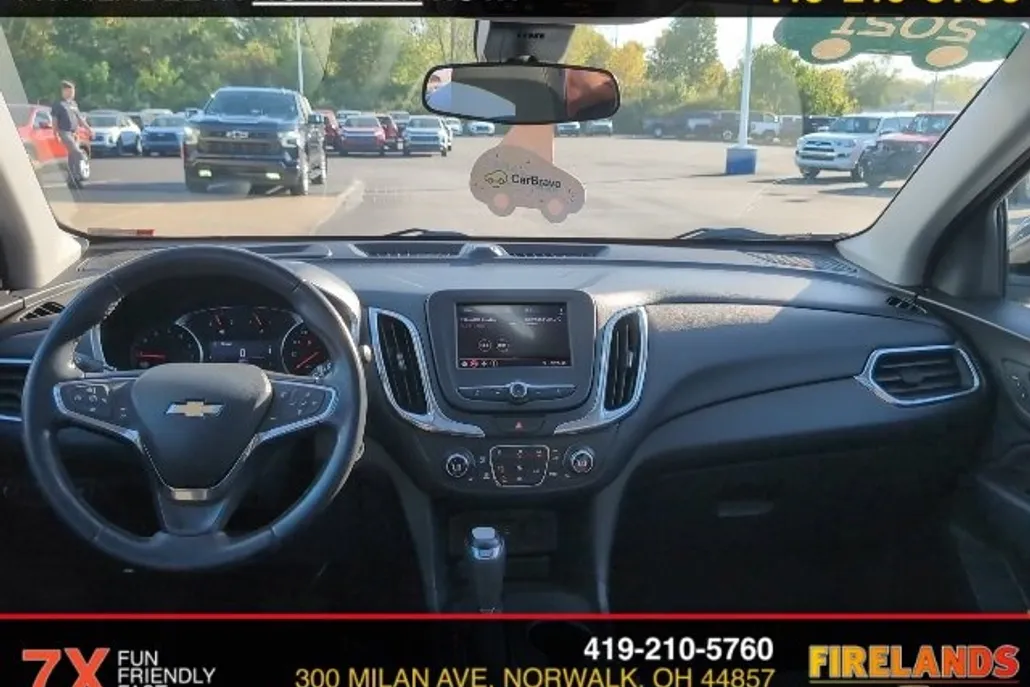 2021 Chevrolet Equinox LT photo 1