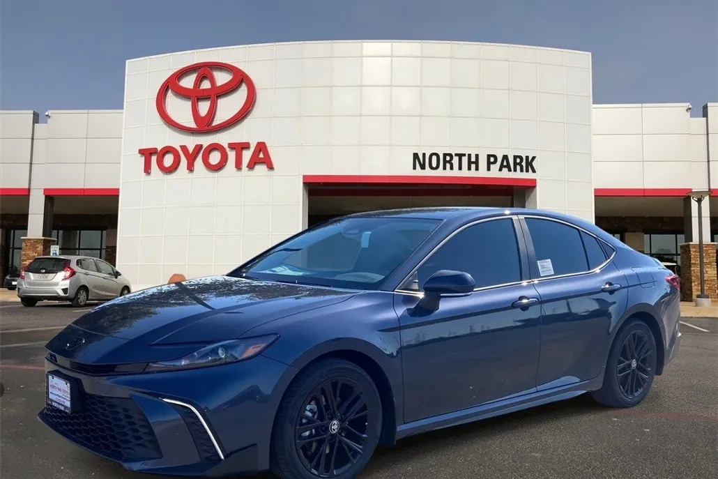 2026 Toyota Camry SE photo 1