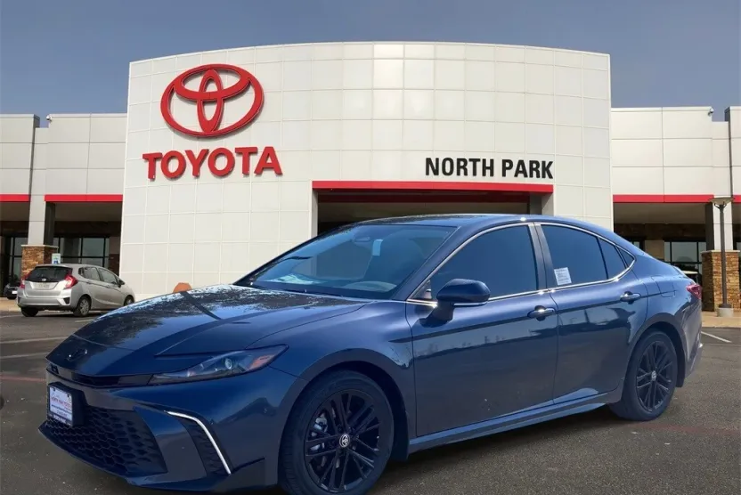 2026 Toyota Camry SE photo 1