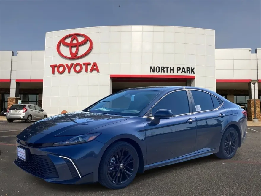 2026 Toyota Camry SE photo 1