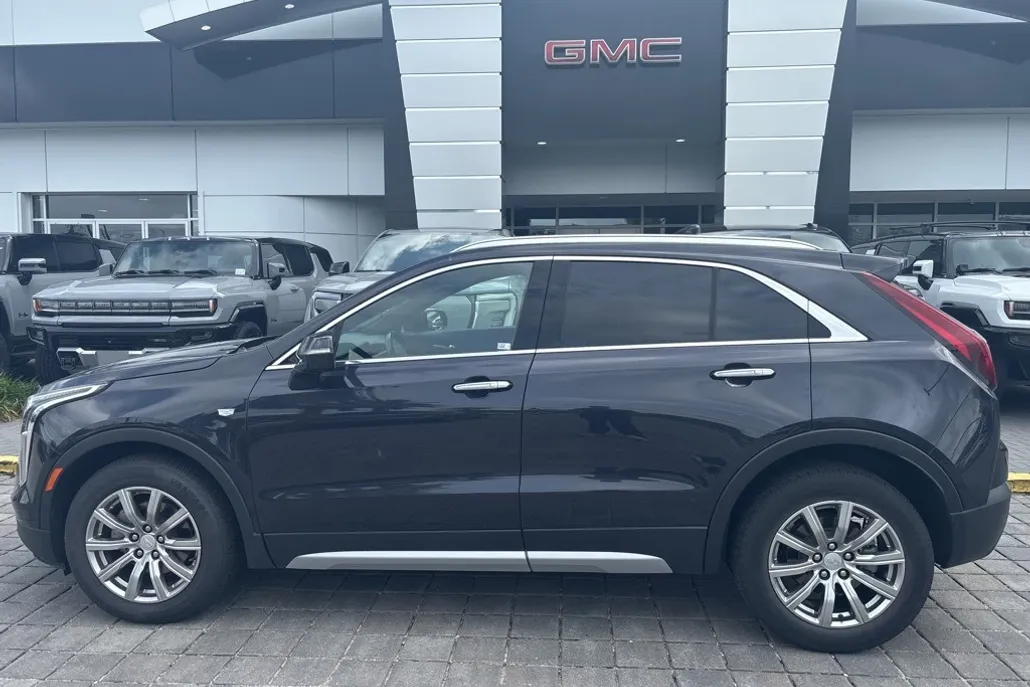 2023 Cadillac XT4 Premium Luxury photo 1