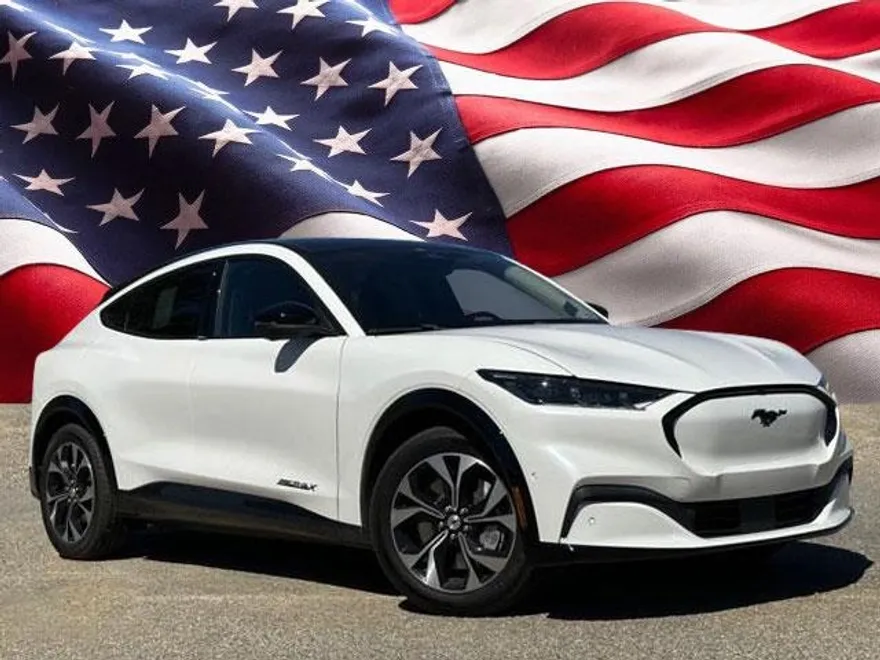 2023 Ford Mustang Mach-E Premium photo 1