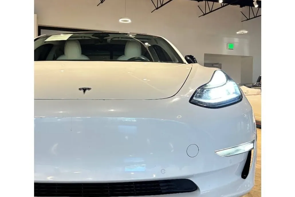 2018 Tesla Model 3 Long Range photo 1