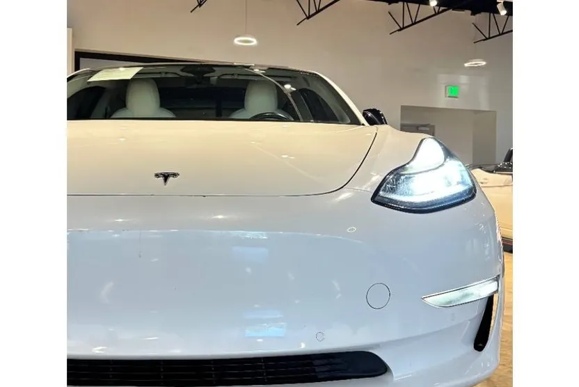 2018 Tesla Model 3 Long Range photo 1