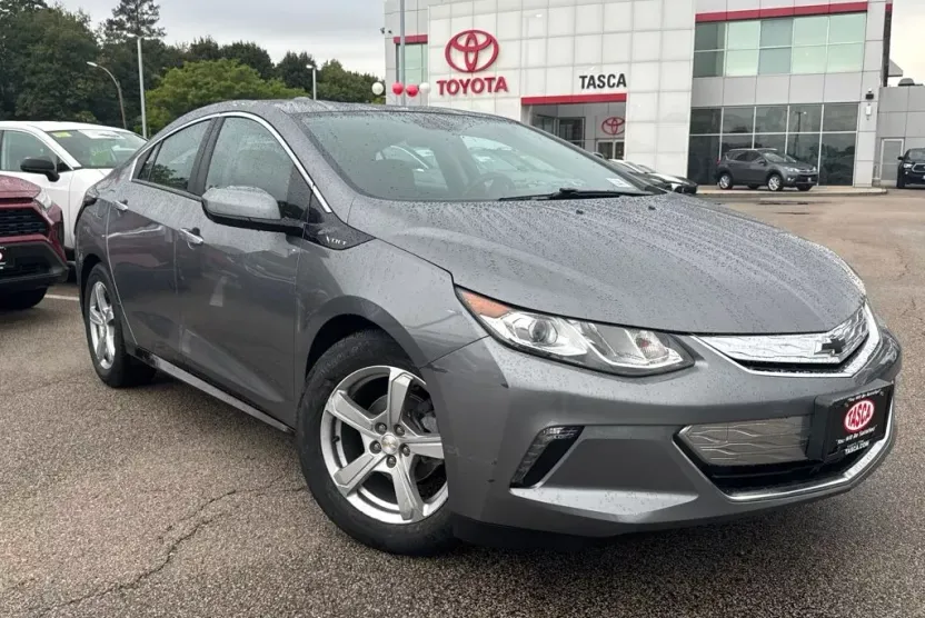 2019 Chevrolet Volt LT photo 1