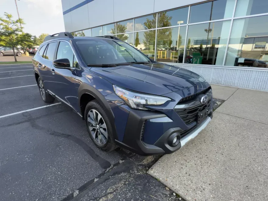 2025 Subaru Outback Limited photo 1