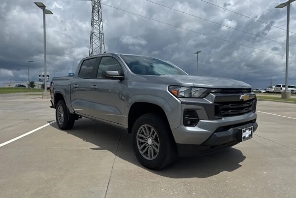 2023 Chevrolet Colorado LT photo 1